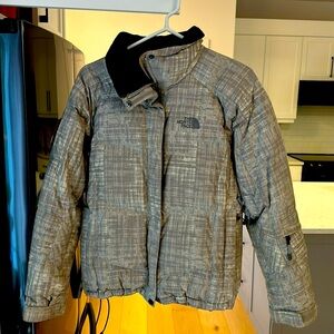 Retro North Face winter jacket. Size women’s Small. Amazing condition.